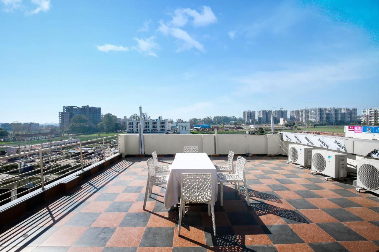 Hotel Woodcrest Zirakpur - Best Family Hotel By - A Unit Of Sidham Group Extérieur photo