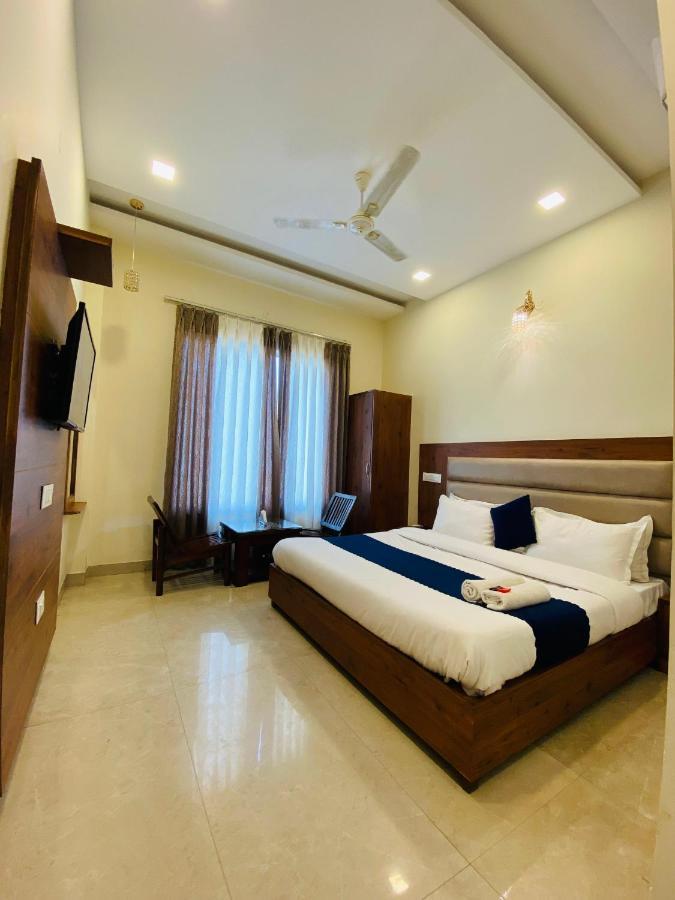 Hotel Woodcrest Zirakpur - Best Family Hotel By - A Unit Of Sidham Group Extérieur photo