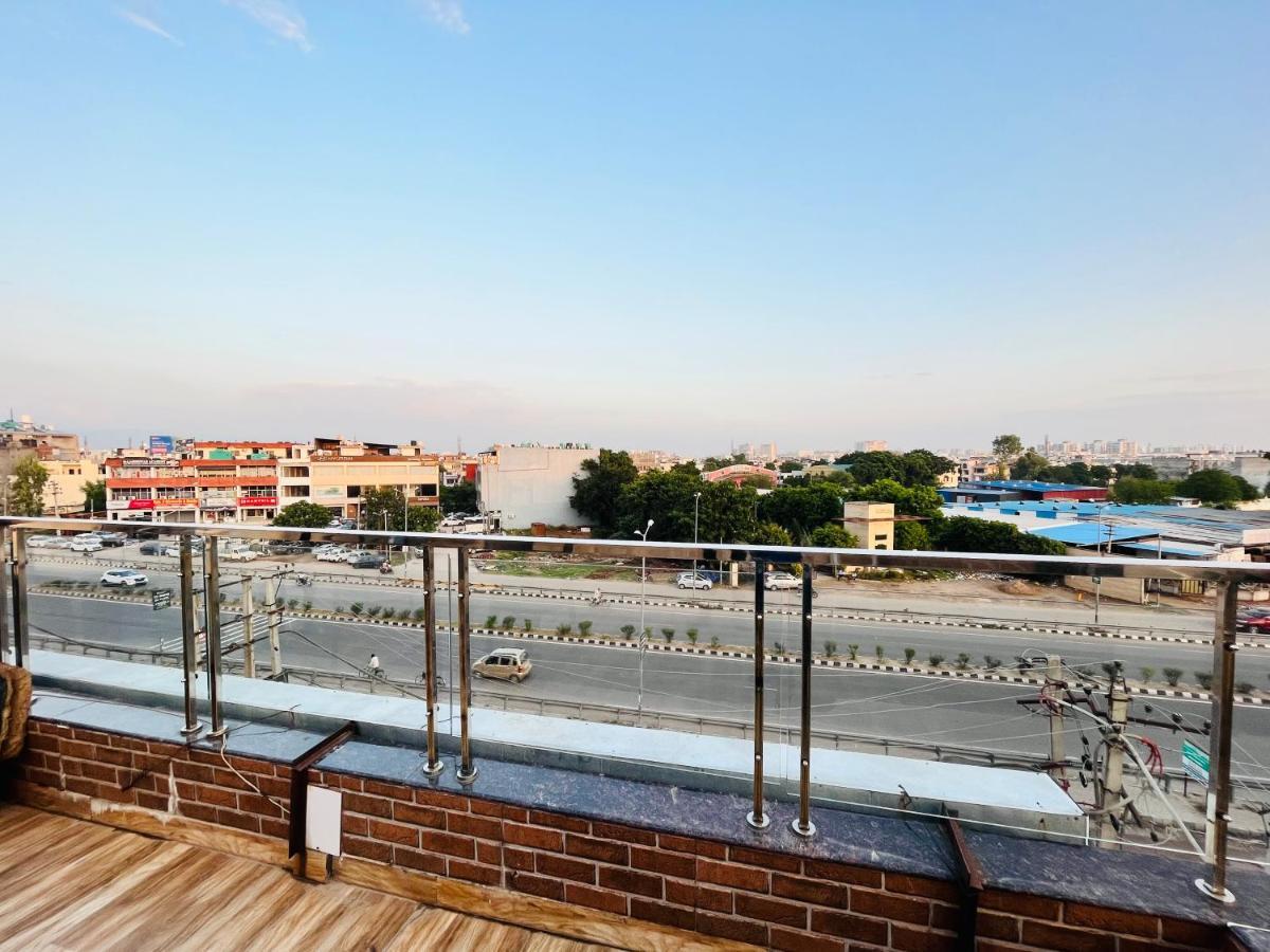 Hotel Woodcrest Zirakpur - Best Family Hotel By - A Unit Of Sidham Group Extérieur photo