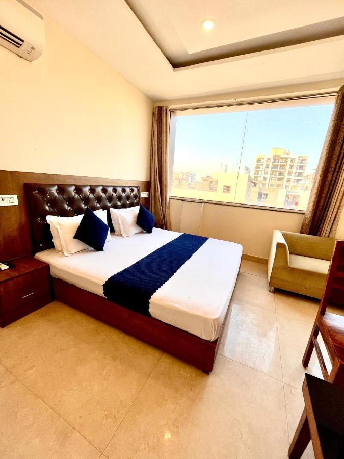 Hotel Woodcrest Zirakpur - Best Family Hotel By - A Unit Of Sidham Group Extérieur photo