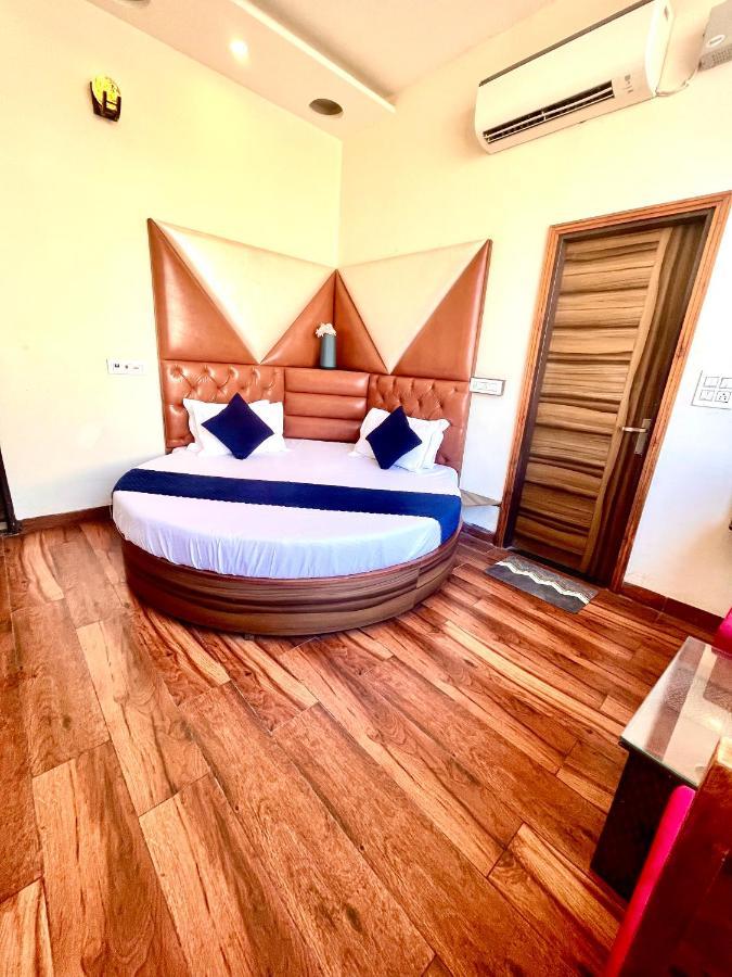 Hotel Woodcrest Zirakpur - Best Family Hotel By - A Unit Of Sidham Group Extérieur photo