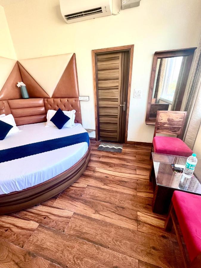 Hotel Woodcrest Zirakpur - Best Family Hotel By - A Unit Of Sidham Group Extérieur photo
