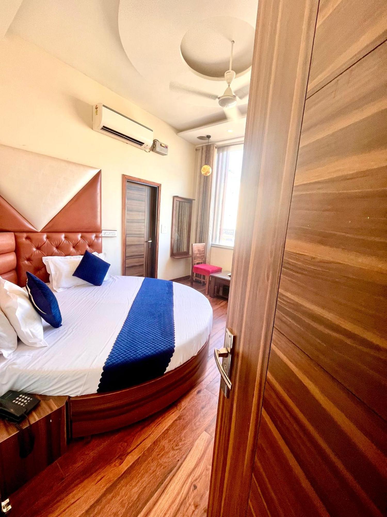 Hotel Woodcrest Zirakpur - Best Family Hotel By - A Unit Of Sidham Group Extérieur photo